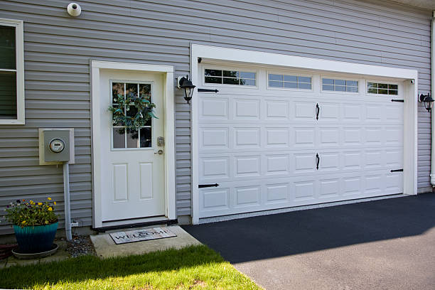 24/7 Emergency Garage Door Panel Replacement experts in Townsend, DE